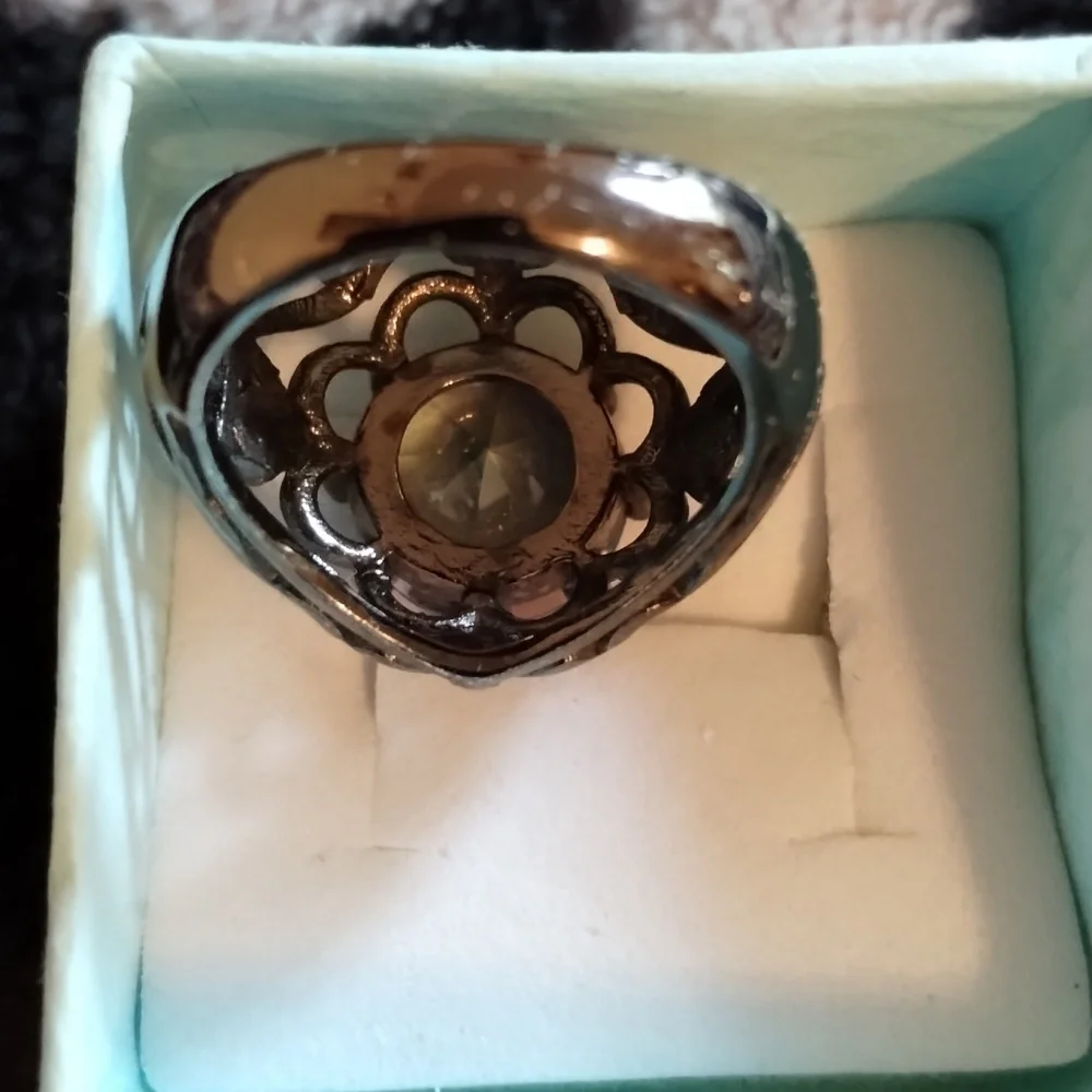 Ring - Picture 2 of 4